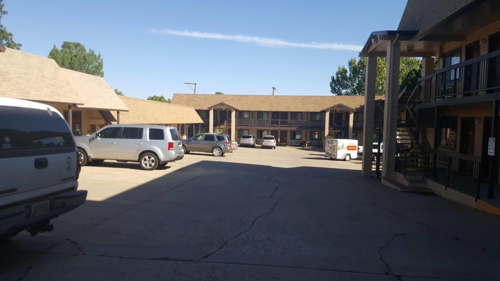 The Kc Motel Show Low Exterior foto